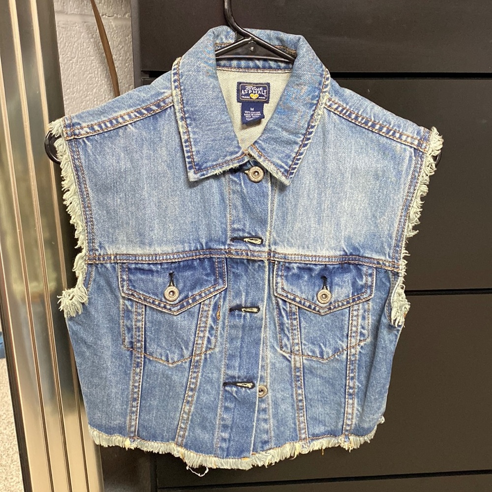 Blue asphalt size medium denim vest!